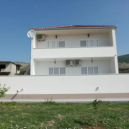 빌라 Chiky Plano